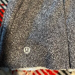 Lulumon skirt